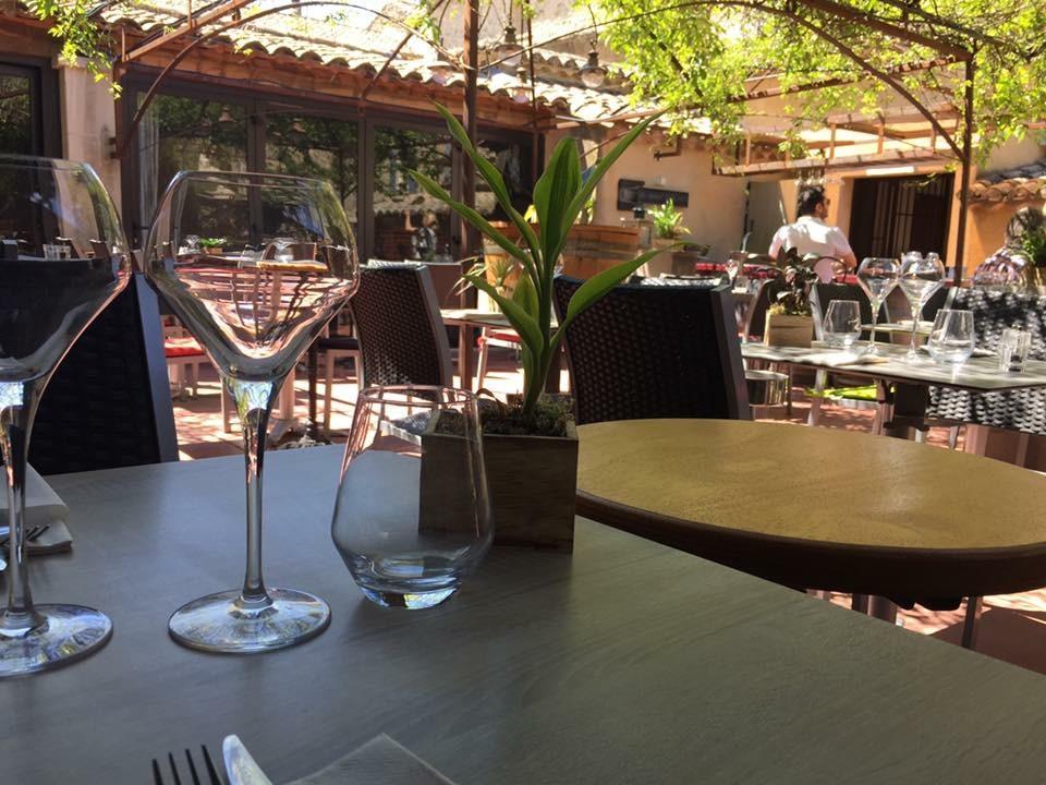 Hotel Le Vieux Bistrot à Cabrières-dʼAvignon Extérieur photo