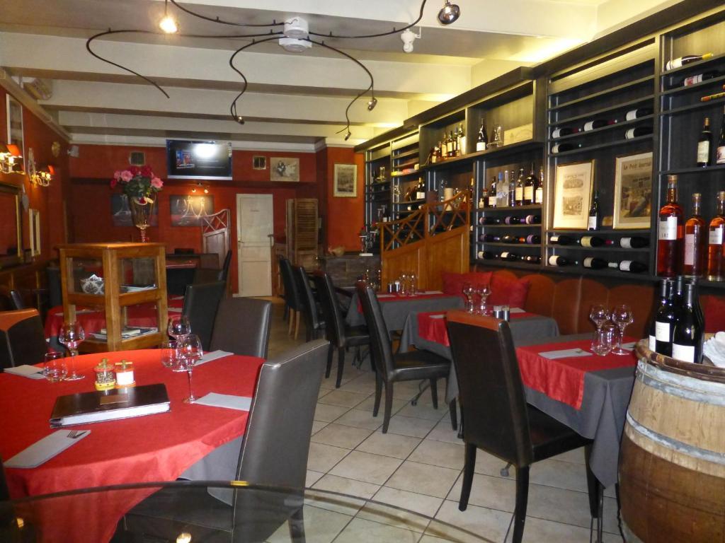 Hotel Le Vieux Bistrot à Cabrières-dʼAvignon Extérieur photo