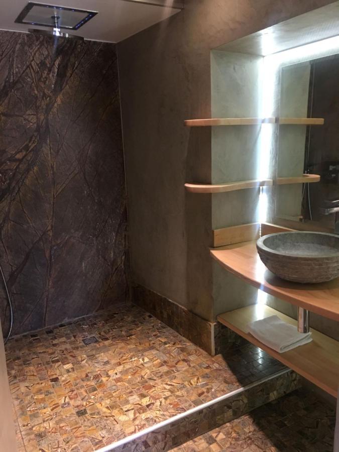 Hotel Le Vieux Bistrot à Cabrières-dʼAvignon Extérieur photo